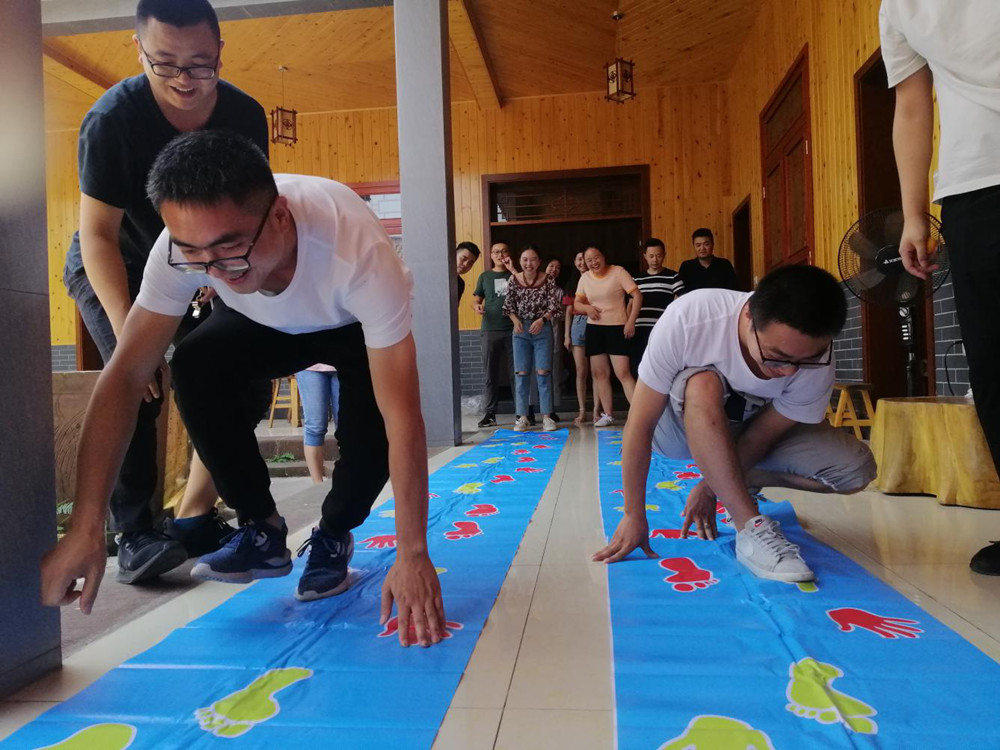 �����l(f��)չ��˾�����w�������������ġ������l(f��)չ��˾�_չ����(hu��)Ȥζ���(d��ng)